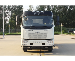 壓縮式對接垃圾車 YYD5180ZDJC6（正前）